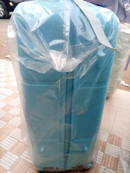 Valise à roulettes bleu spacieux