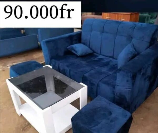 Canapé en velours bleu