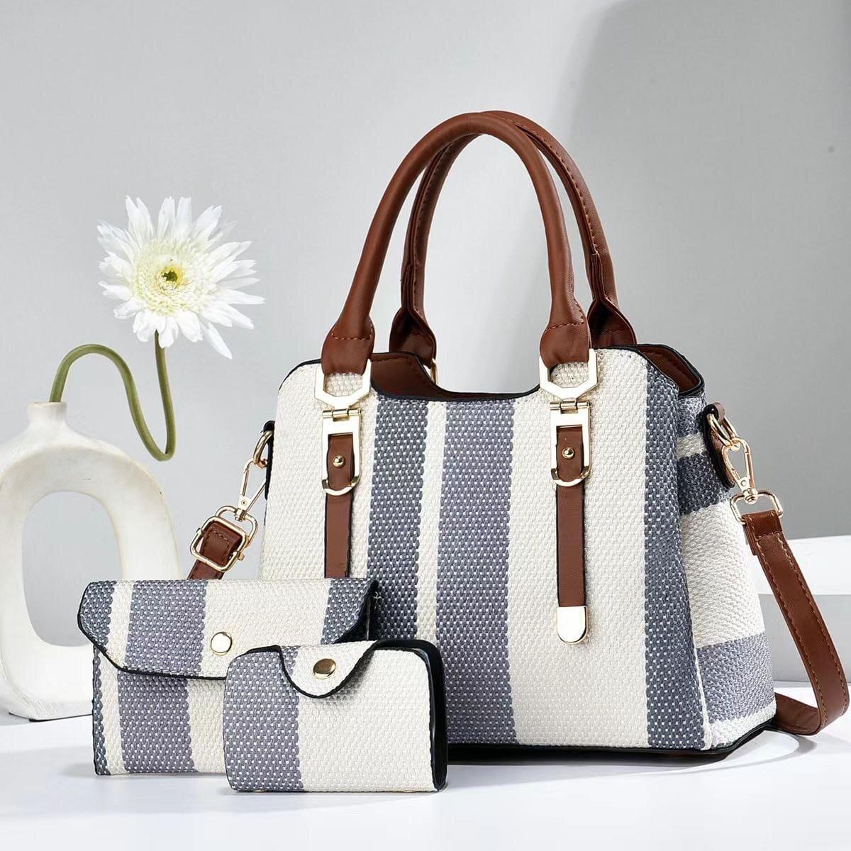 Sac à main rayé en toile élégante