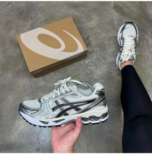 Chaussures Asics pour homme et femme