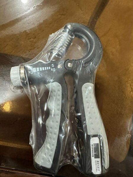 Adjustable counter handgripper