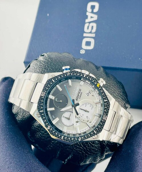 Montre homme édifice