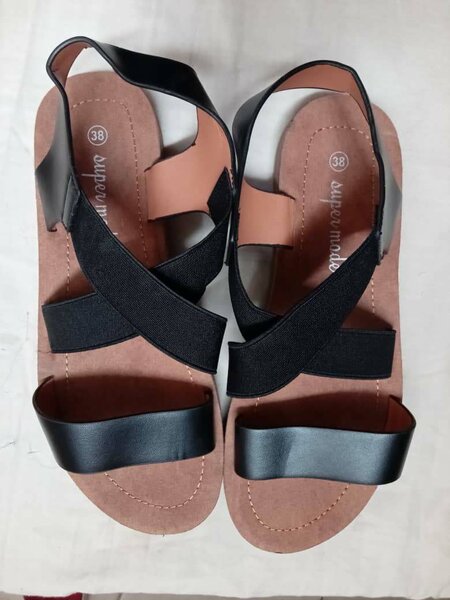 Sandales en cuir croisées femme