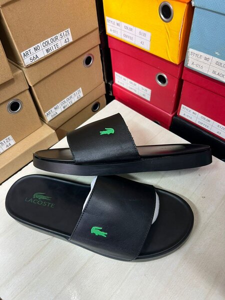 Sandales en cuir noir élégantes