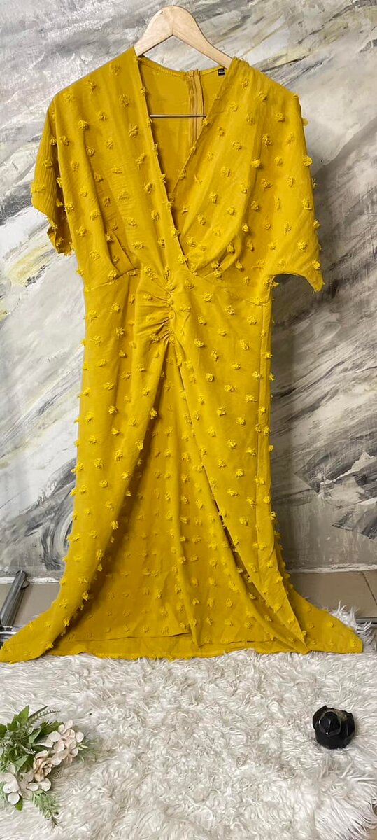 Belle et élégante robe en coton pour femme jaune