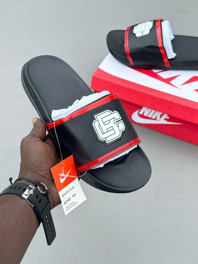 Sliders Nike Sports Style