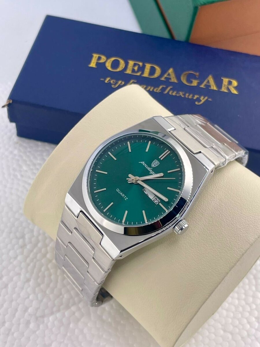 Montre élégante en acier