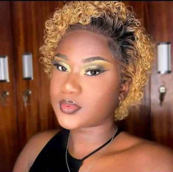 Perruque Bouclée en Dentelle