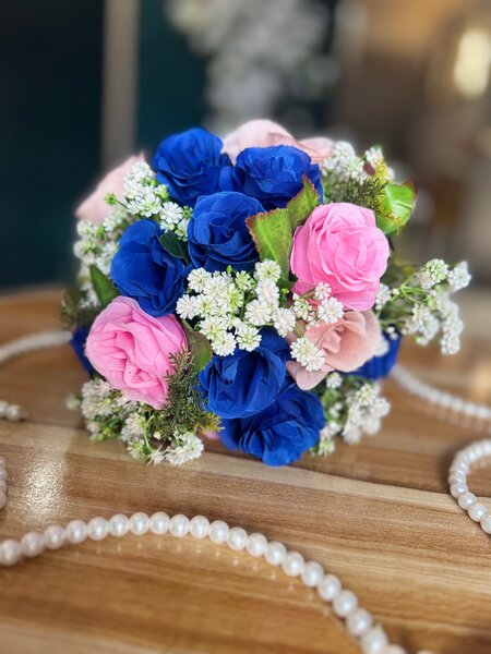 Bouquet de roses bleues et roses