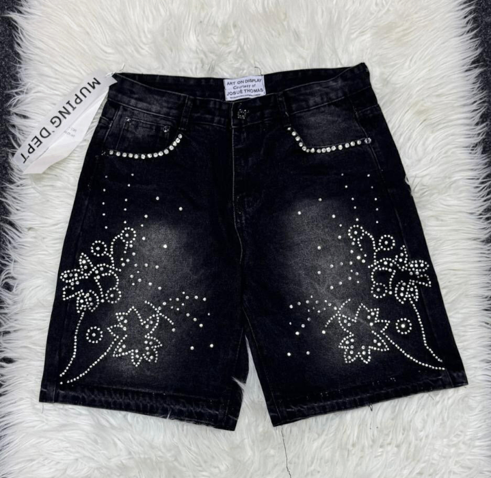 Shorts en jean noir avec strass