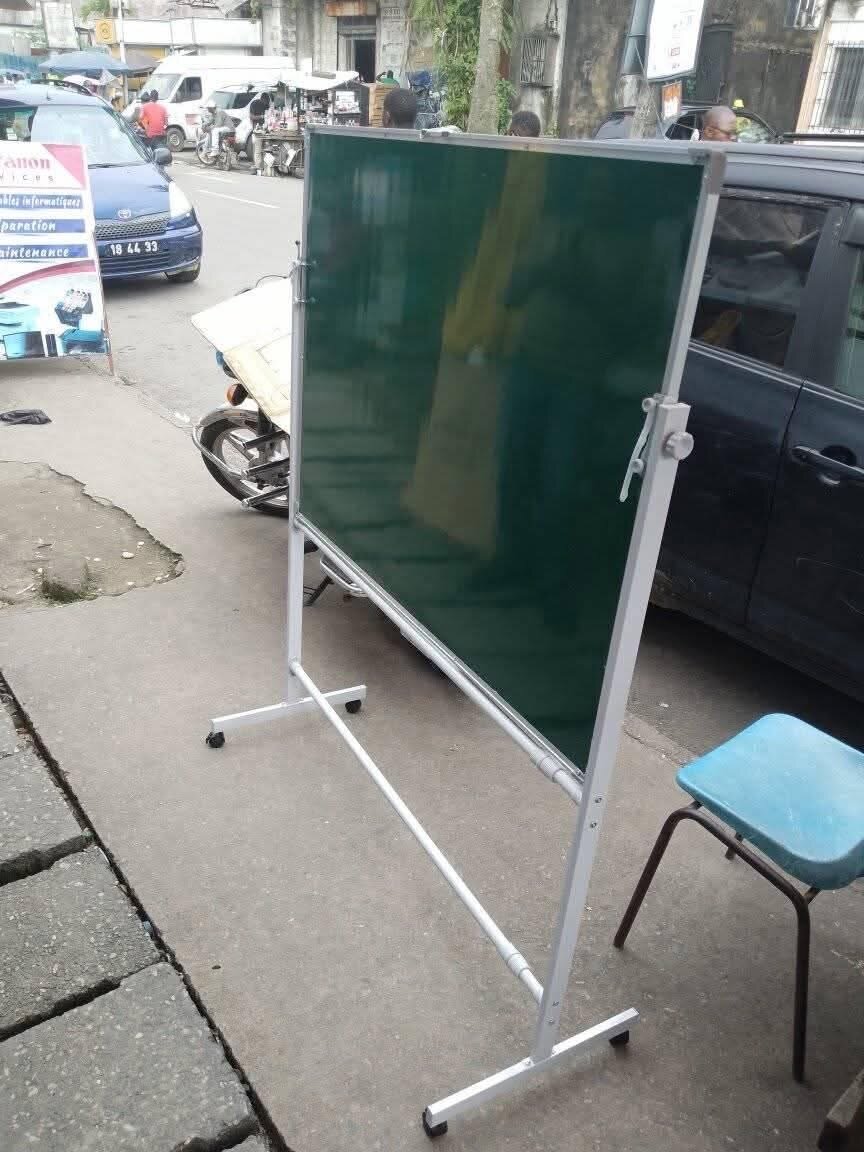 Tableau blanc pivotant mobile