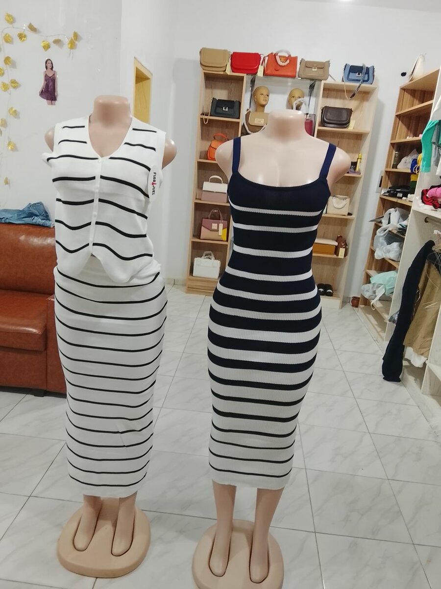 Robe élégante tricotée