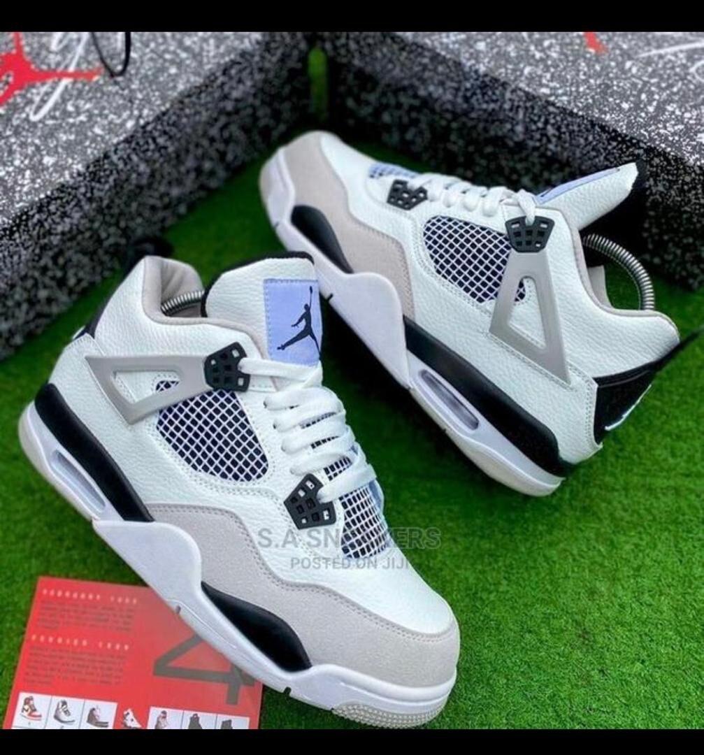AIR JORDAN 4