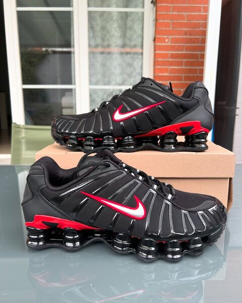 Baskets Nike Shox R4 Noires