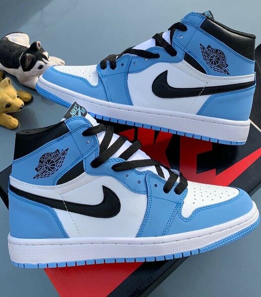 Air Jordan 1 High University Blue