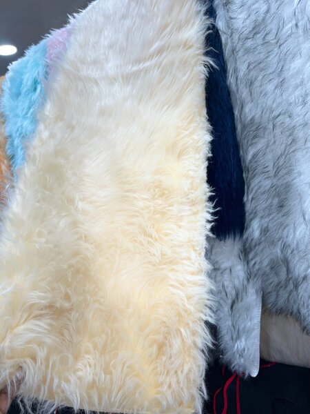 Tissu en fausse fourrure douce
