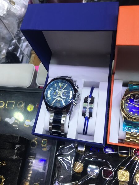 Montre élégante en acier inoxydable