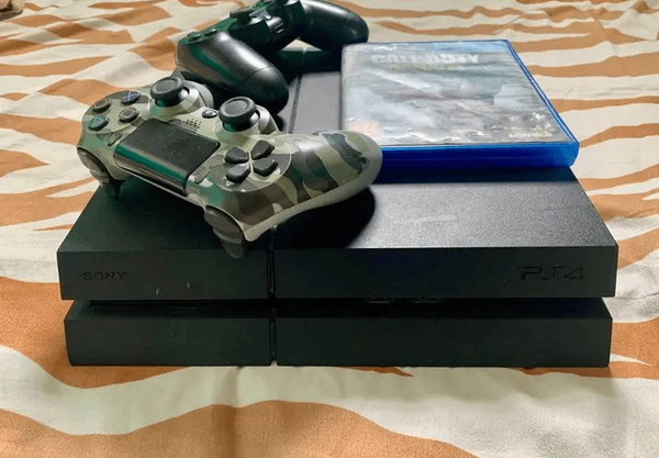 Console Sony PS4 avec Jeux