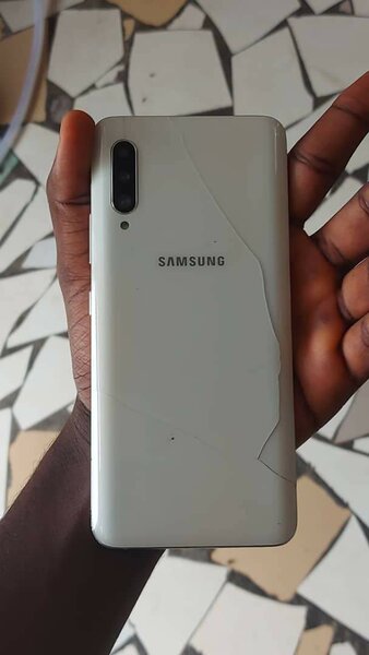 Smartphone Samsung écran fissuré