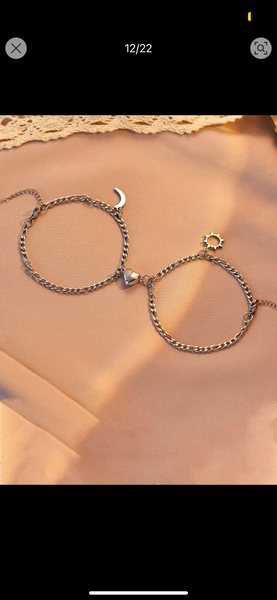 Bracelet avec pendentifs lune et soleil