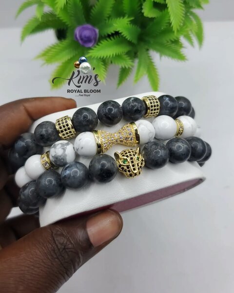 Bracelet with beaded gemstones