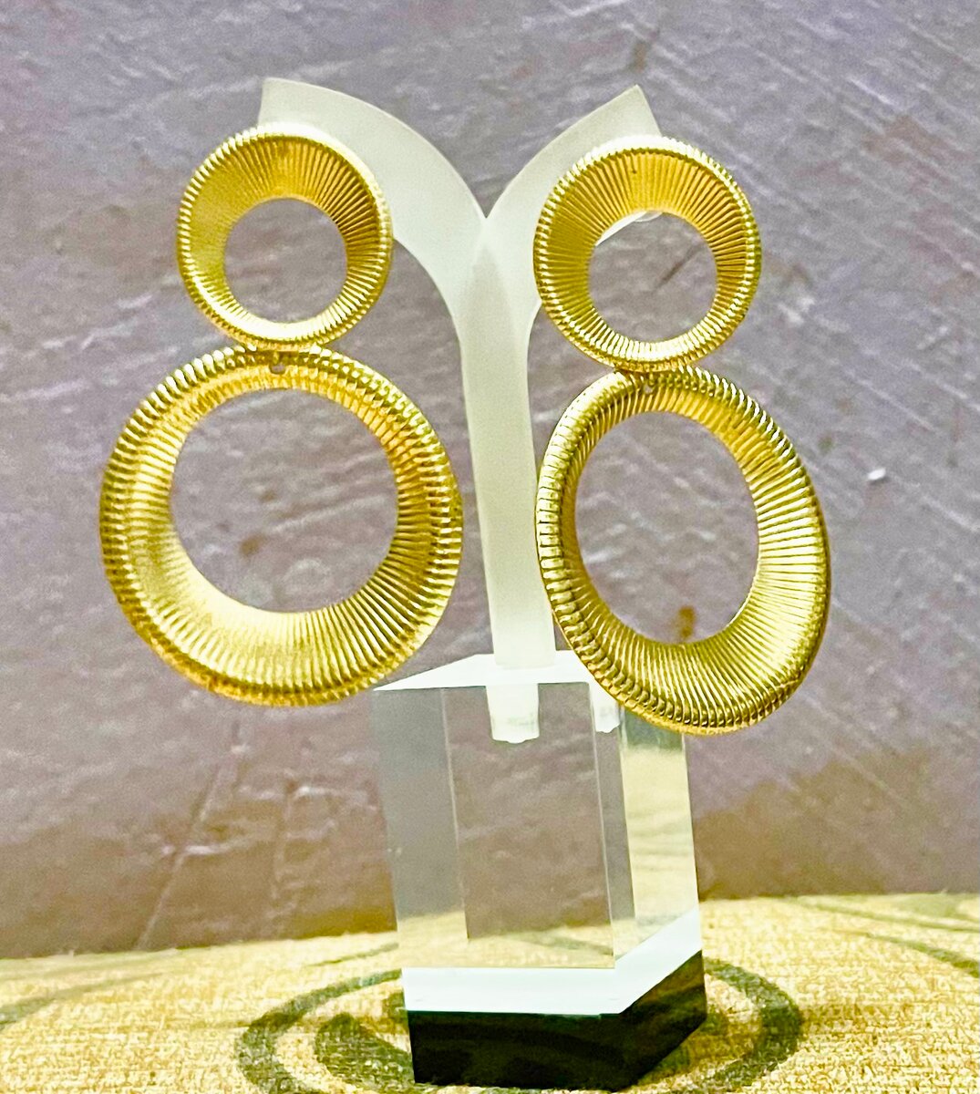 Boucles d'oreilles dorées élégantes