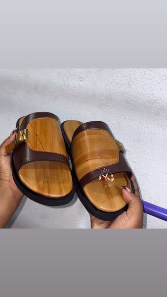 Sandales en cuir et bois