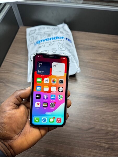 iPhone XR 64 Gig