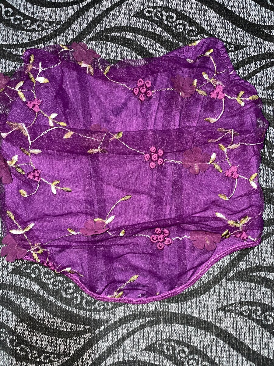 Top sans manches brodé chic