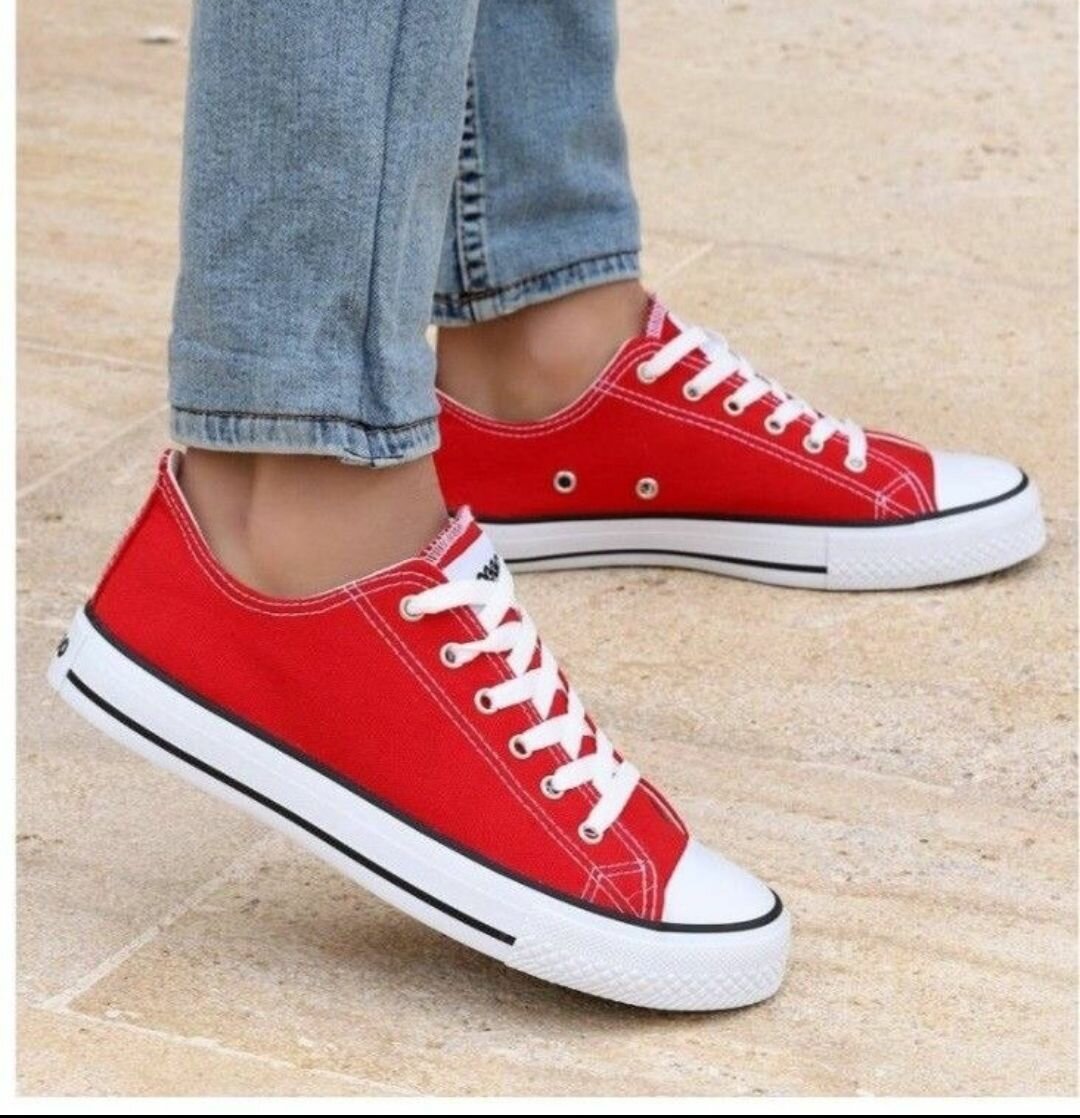 Converses rouges unisexes