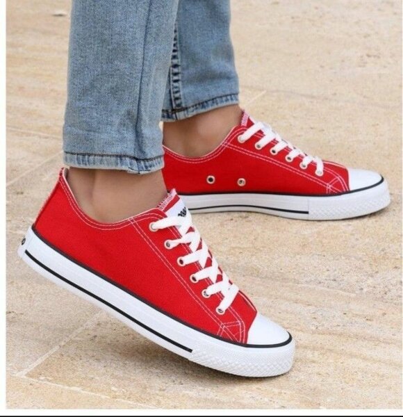 Converses rouges unisexes