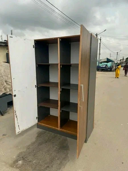 Armoire en bois moderne