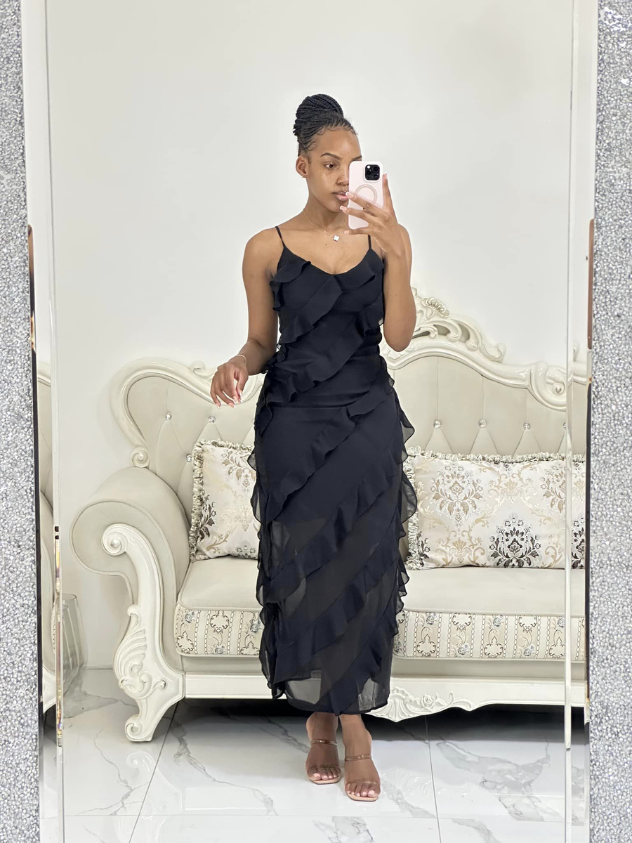 black sleeveless frill dress