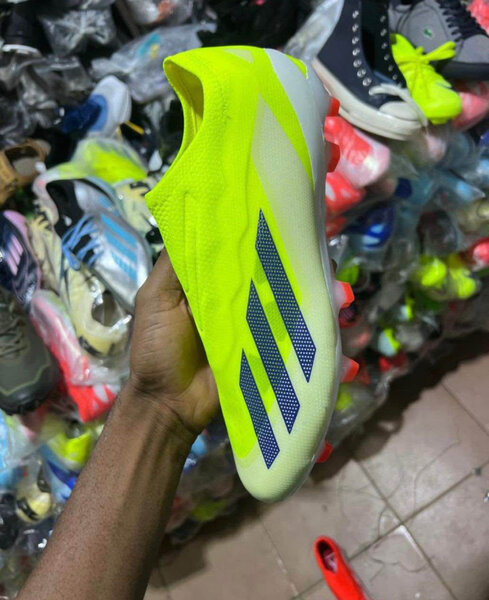 Chaussures de football légères