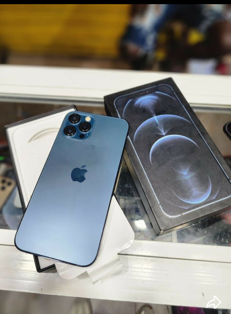 iPhone 12 Pro Max Bleu