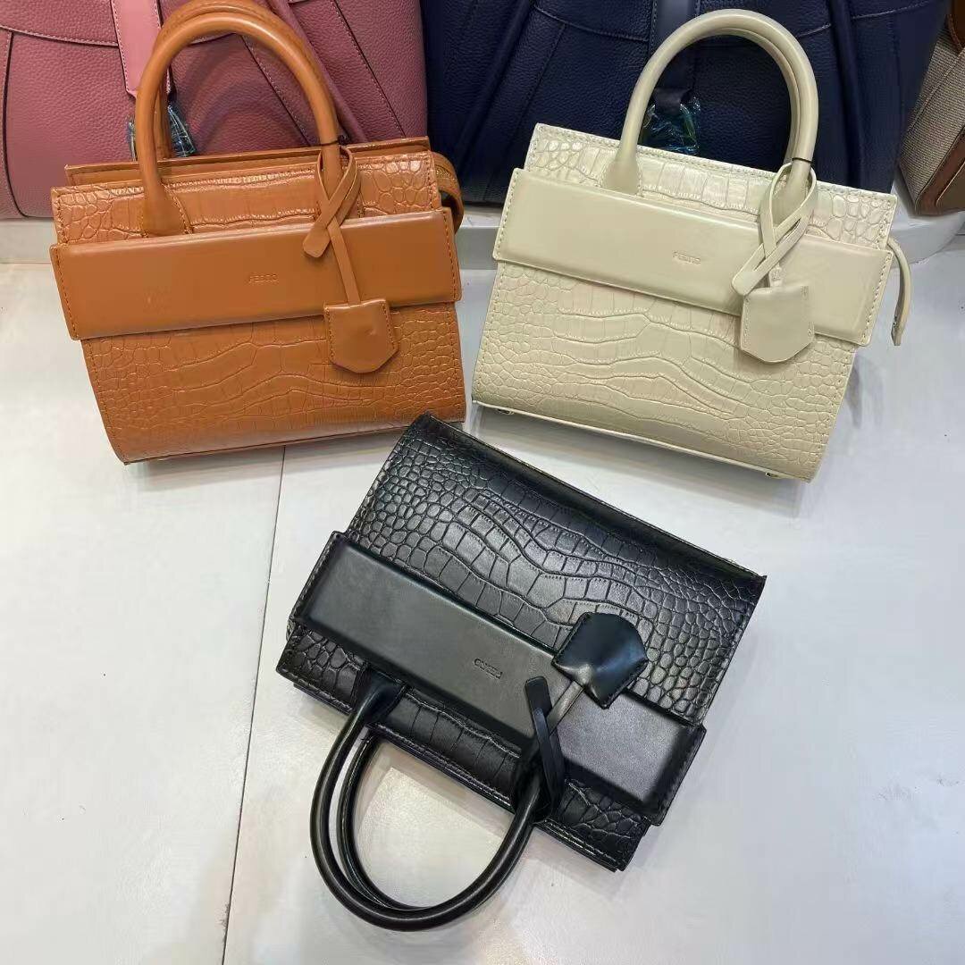 Sac à main croco élégant