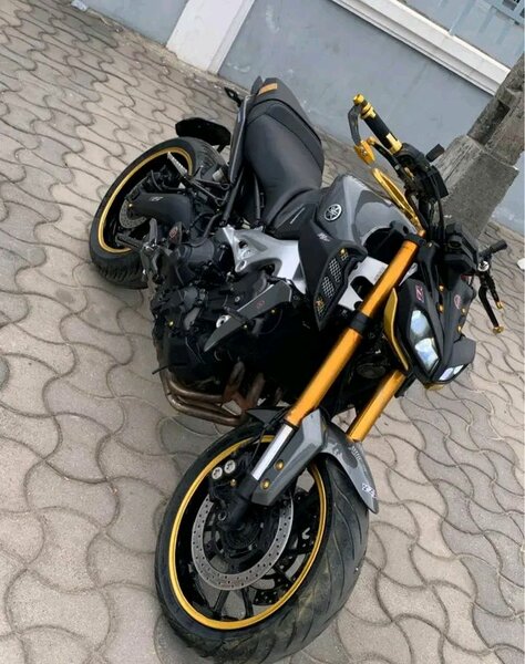 Moto sportive Yamaha MT-09
