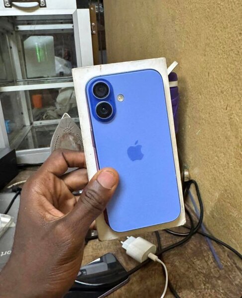 iPhone moderne bleue