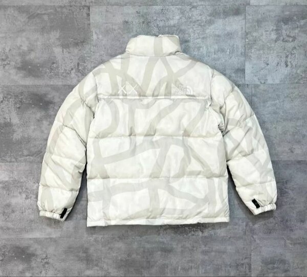 Куртка почти новая  THF 700