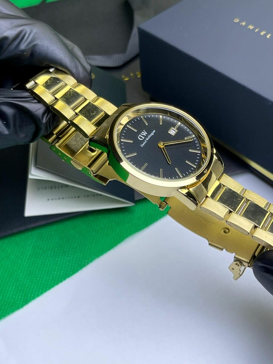 Daniel Wellingtonen acier doré