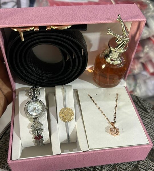 Montre élégante et set cadeau