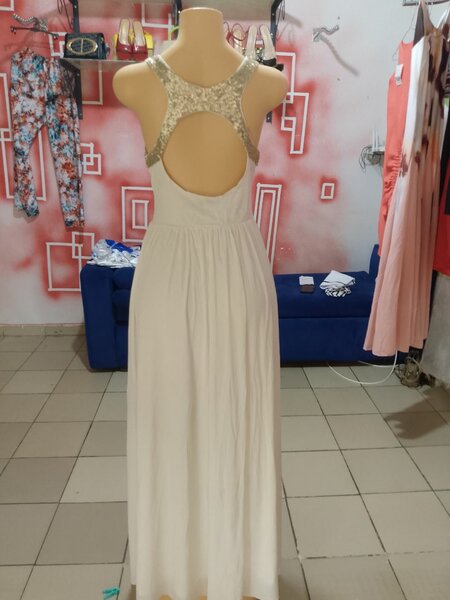 Robe longue blanche élégante