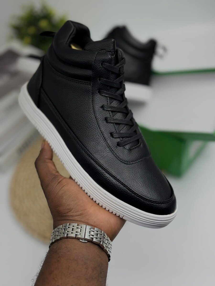 TIMBERLAND BLACK AND WHITE