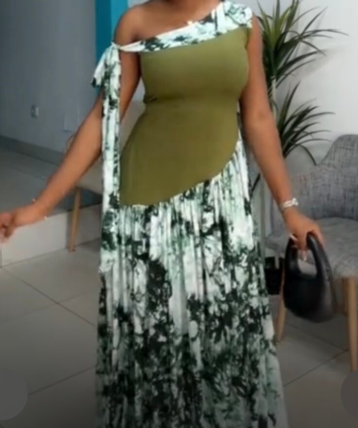 Robe longue à une manche élégante