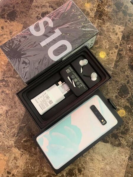 Samsung Galaxy S10+ Smartphone