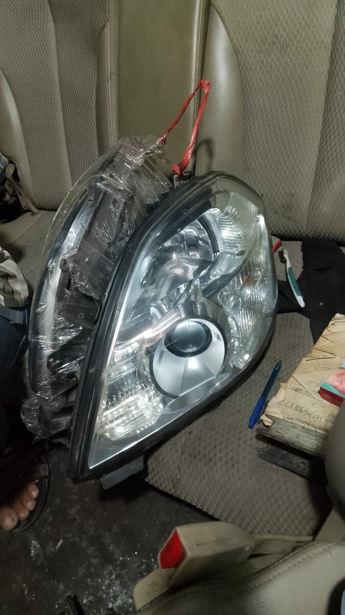 Nissan safero 2OO5 model Head light