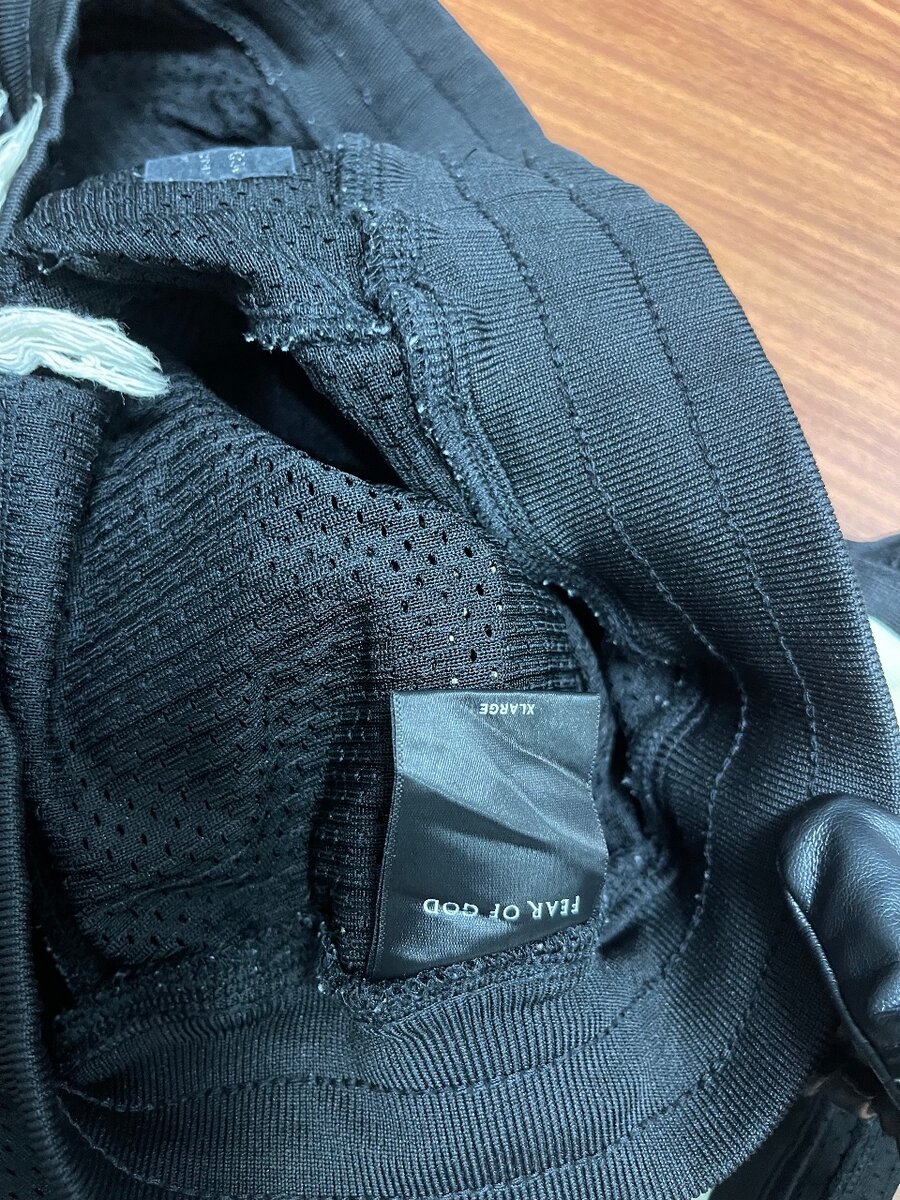 FEAR OF GOD ESSENTIAL SHORTS