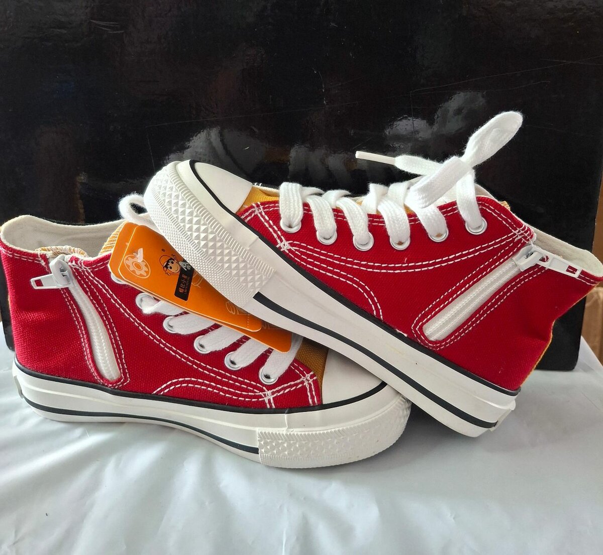 Baskets All star bicolores rouge et noir