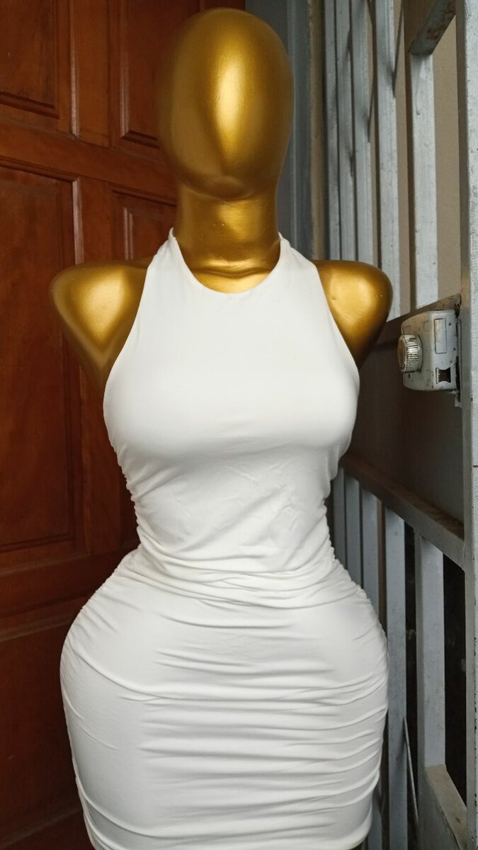 Robe moulante blanche élégante