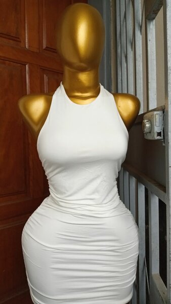 Robe moulante blanche élégante